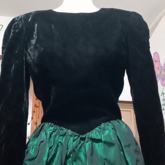 Roberta of California vintage velvet + satin ruffled " open back "evening Dress - Picture 11 of 14